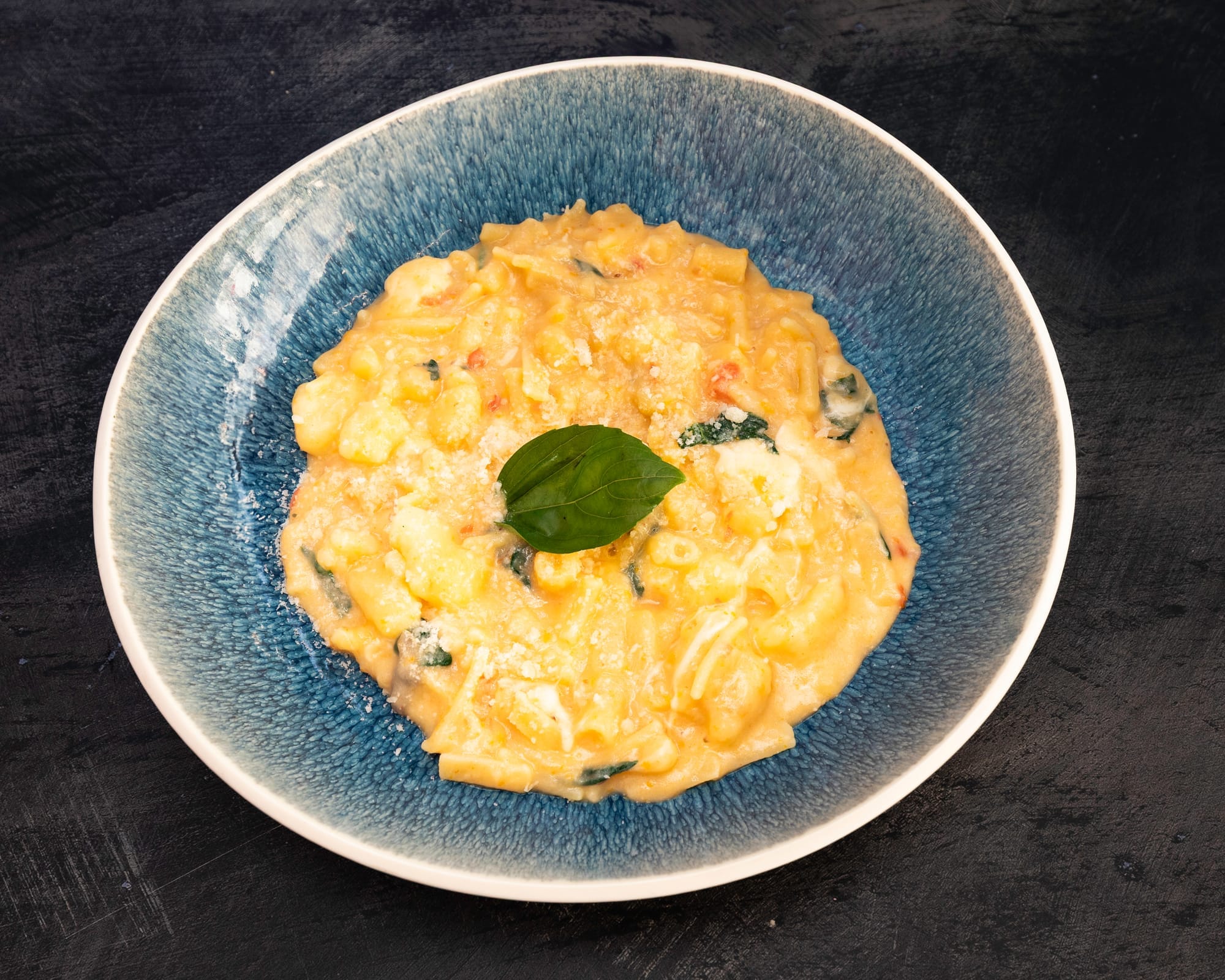 Pasta e patate cremosa con basilico
