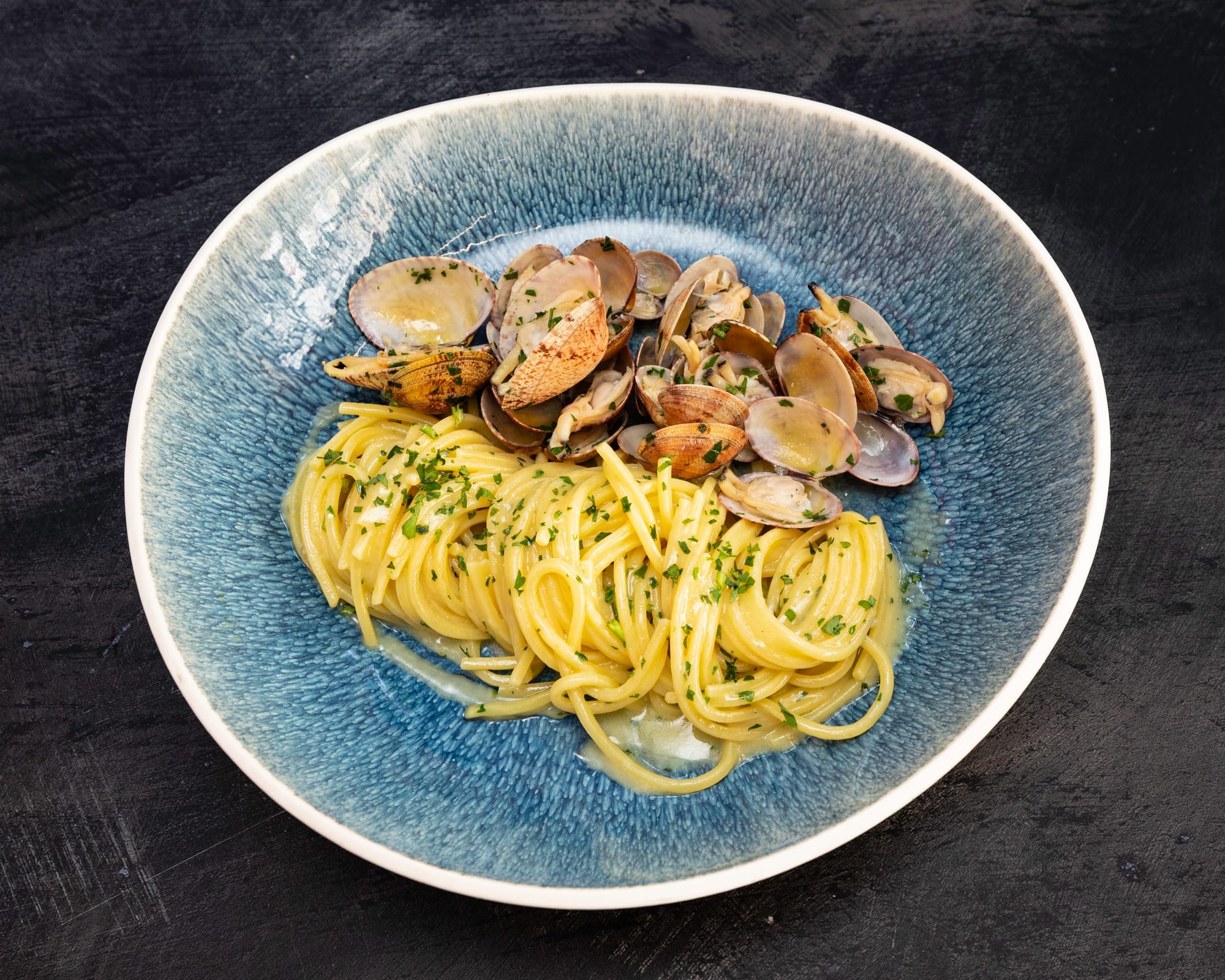 Spaghetti alle vongole con prezzemolo