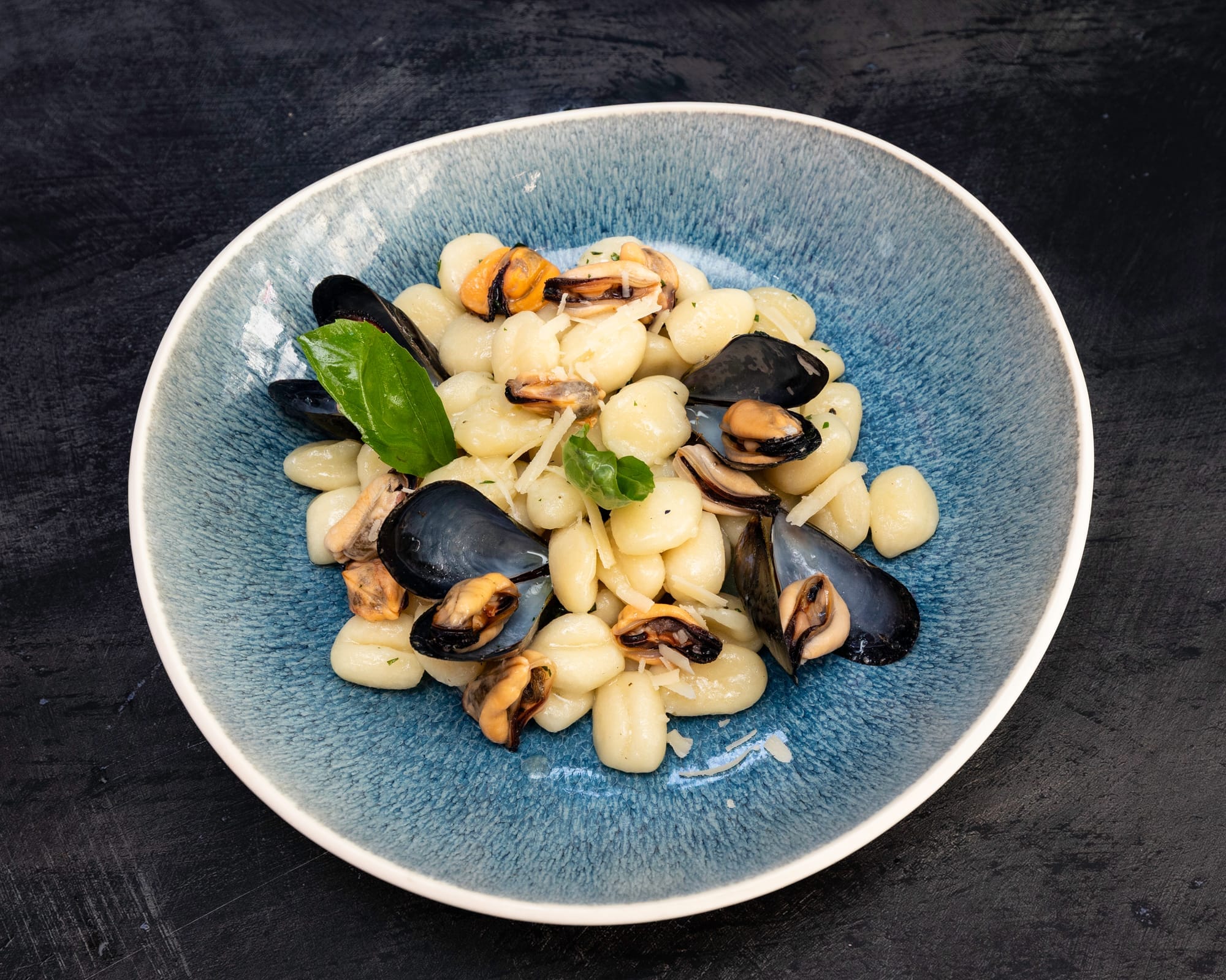 Gnocchi alle cozze con basilico