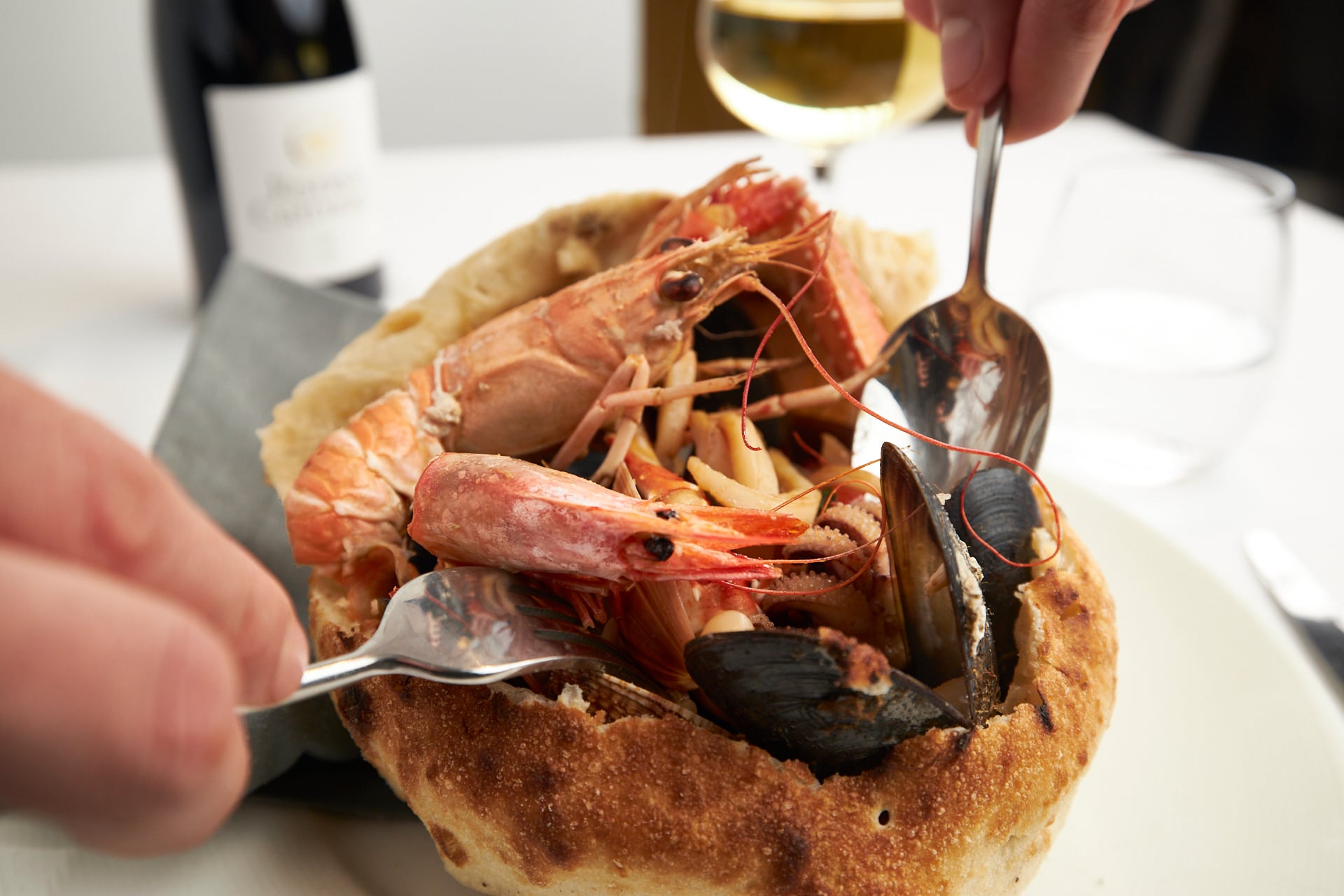 Piatto della tradizione Napoli 1820 — pignatiello di mare con gamberi e cozze