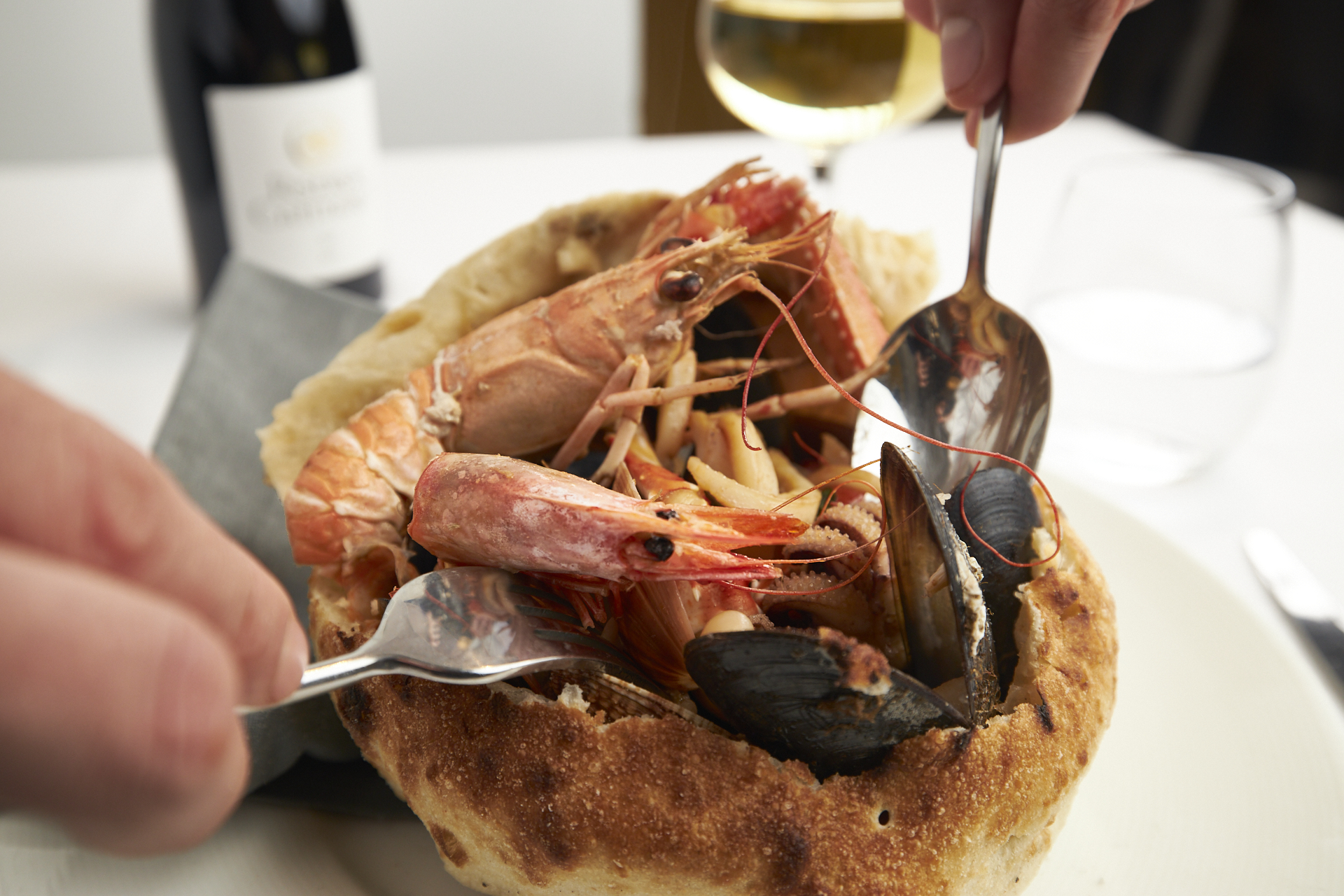 Piatto della tradizione Napoli 1820 — pignatiello di mare con gamberi e cozze